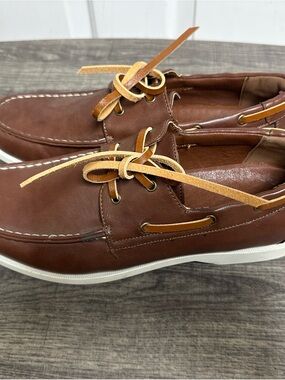Men's Brown Leather Slip-On Boat Shoes with Contrast Laces